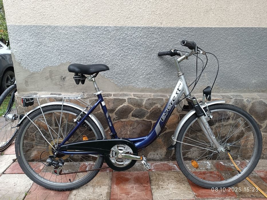 Чоловічий велосипед і жіночі