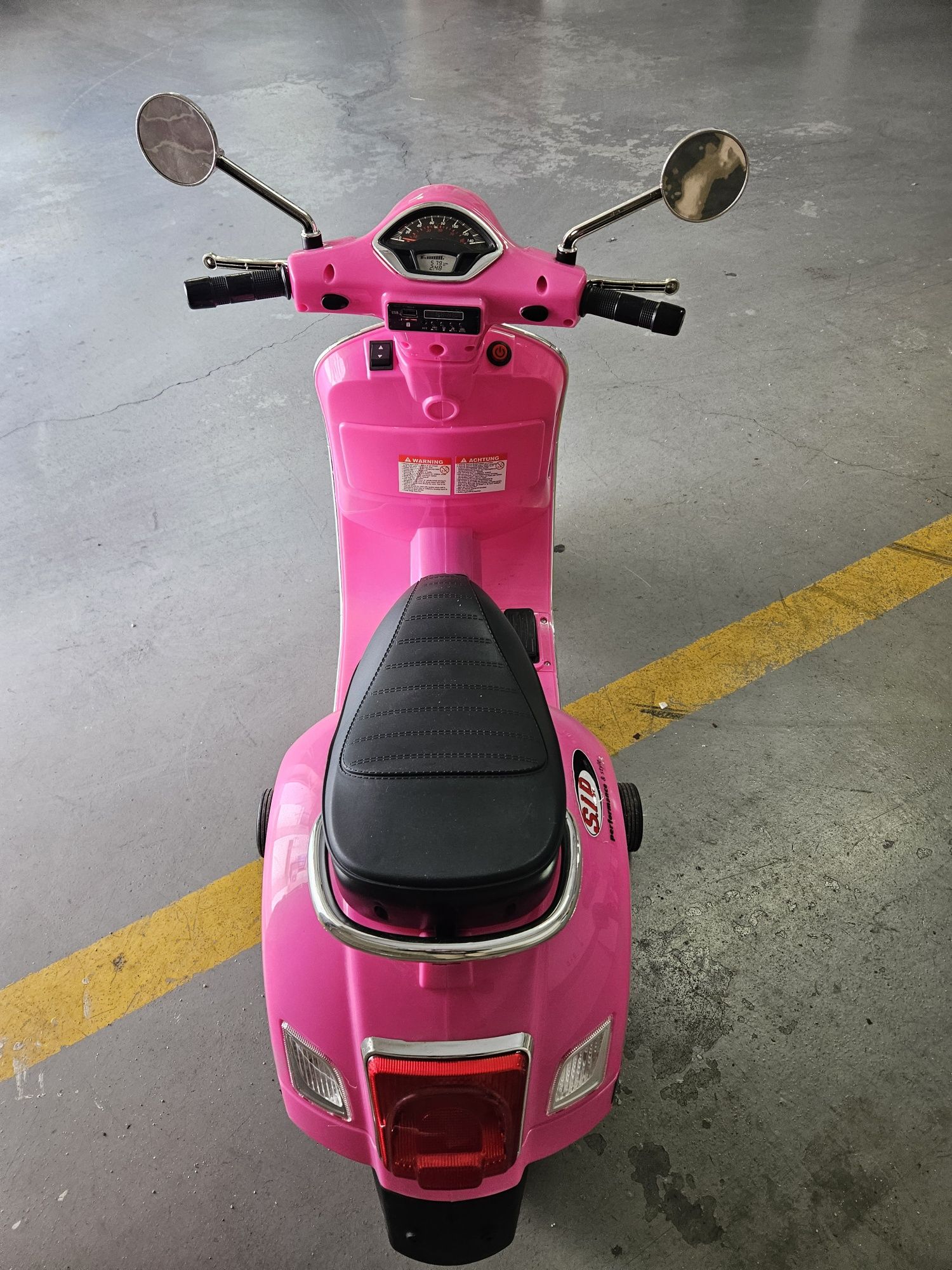 Vespa elétrica de Criança.