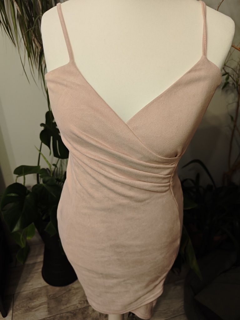 Sukienka welurowa elegancka retro dopasowana elegancka weselna