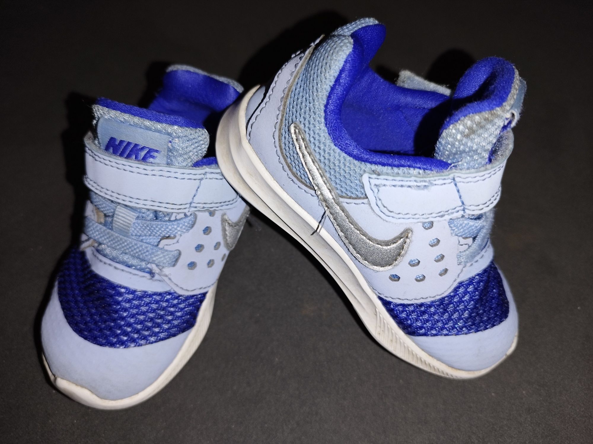 Buty Nike niebieskie rozmiar 21 pierwsze buciki do nauki chodzenia