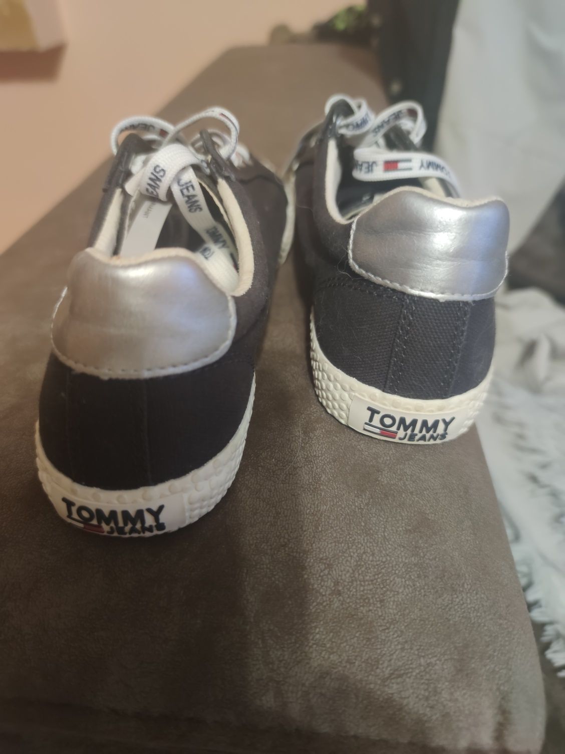 Продам женские макасины Tommy Hilfiger