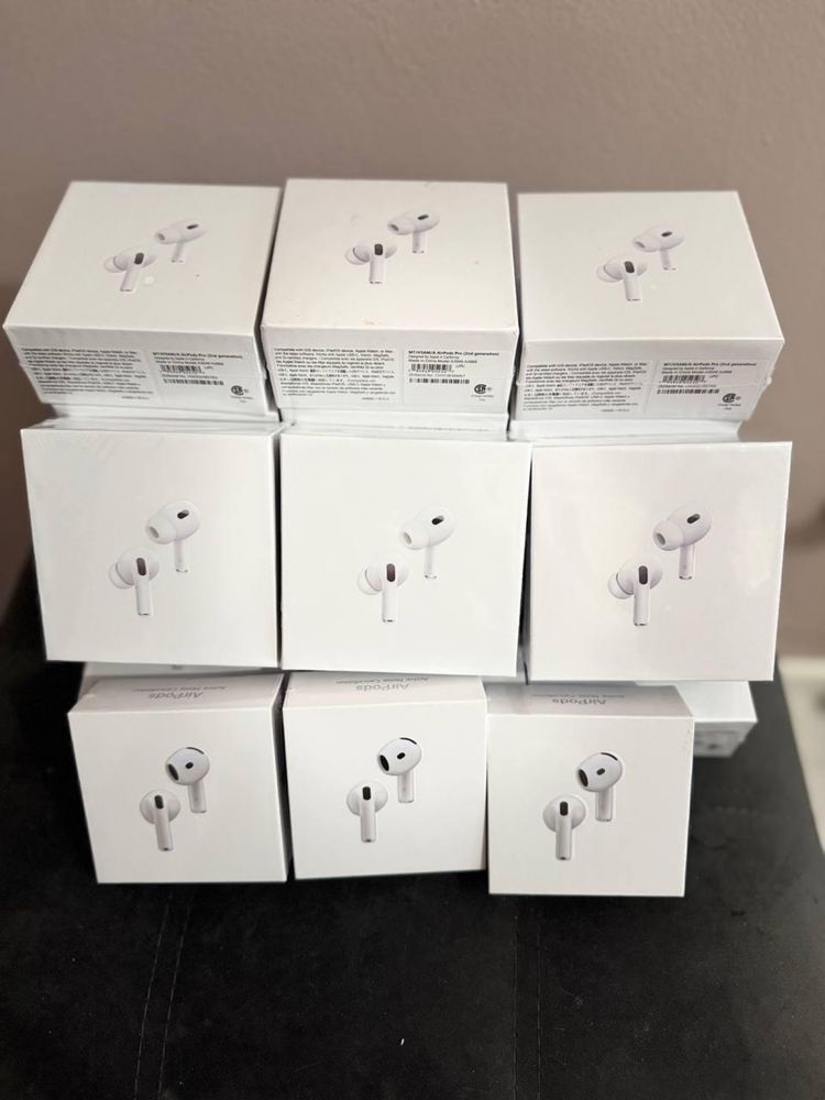 Навушники AirPods 4 AirPods Pro 2 USB-C