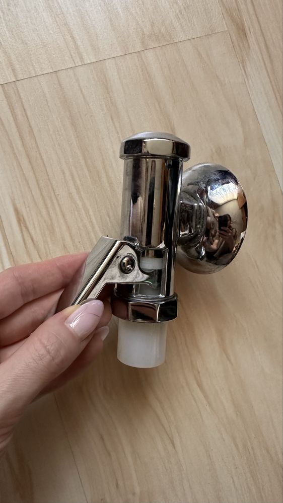 Automat spłukujacy zawór spłuczka