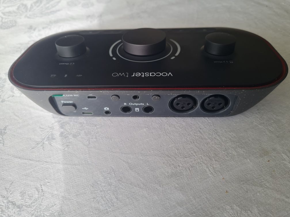 vocaster two interfejs audio oraz Krk