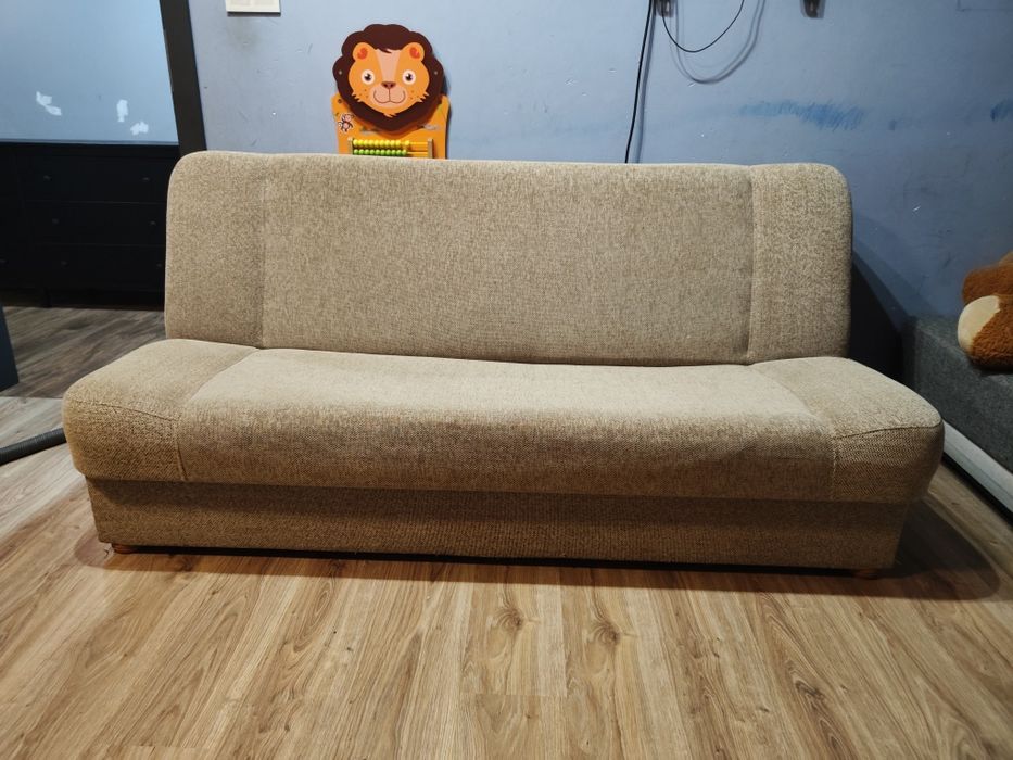 Wersalka beżowa kanapa