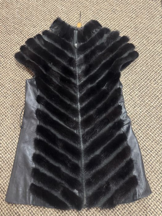 Продам шкіряну жилетку з норкового хутра