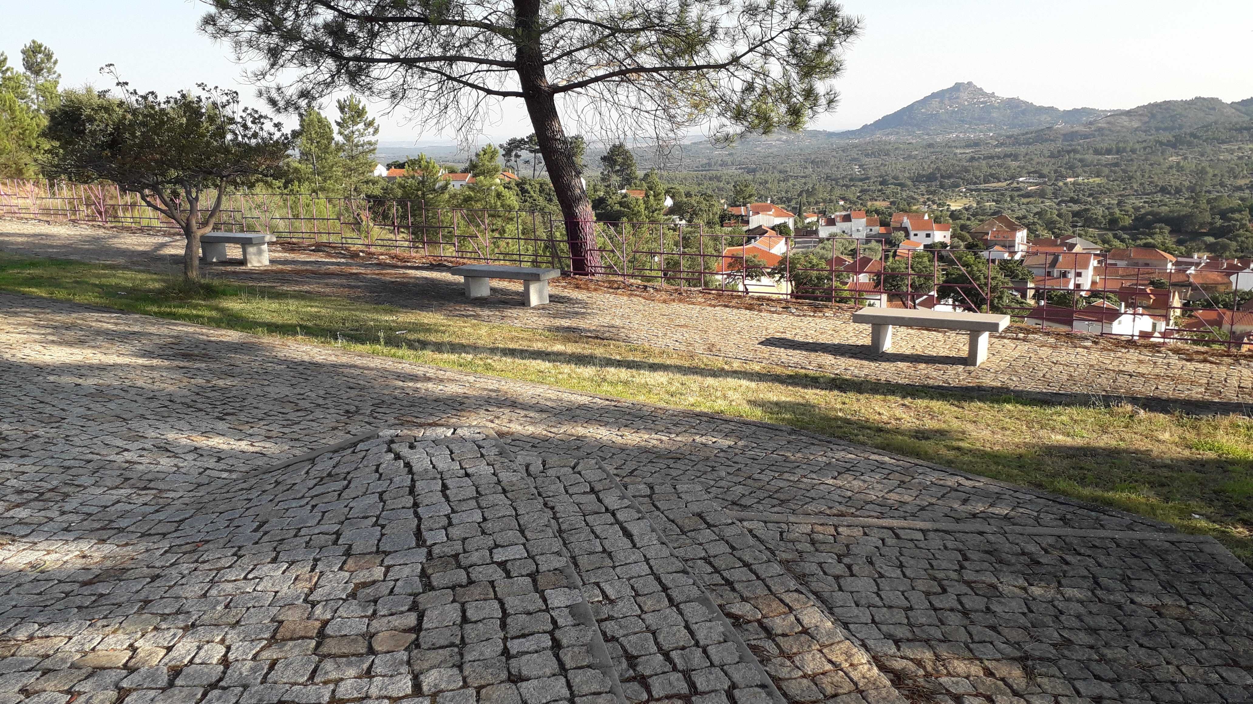 Terreno nas divisas portugal espanha