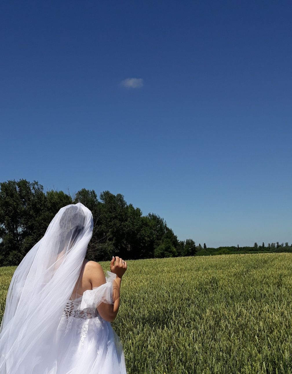 Продам весільну сукню