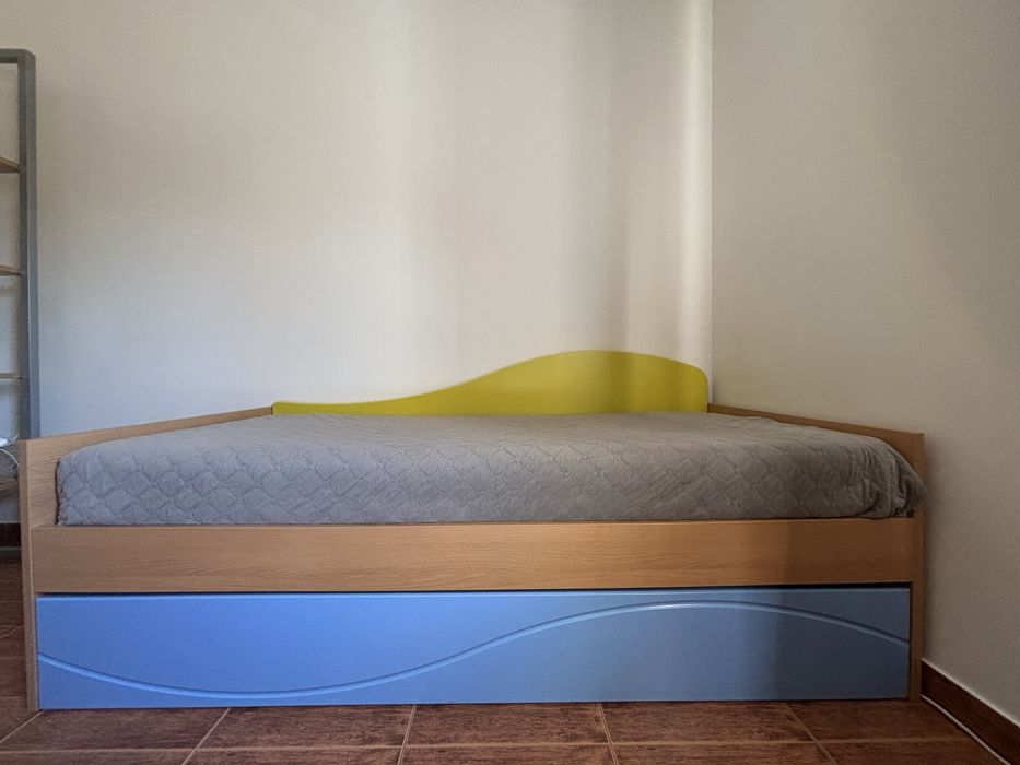 Cama individual com gavetão