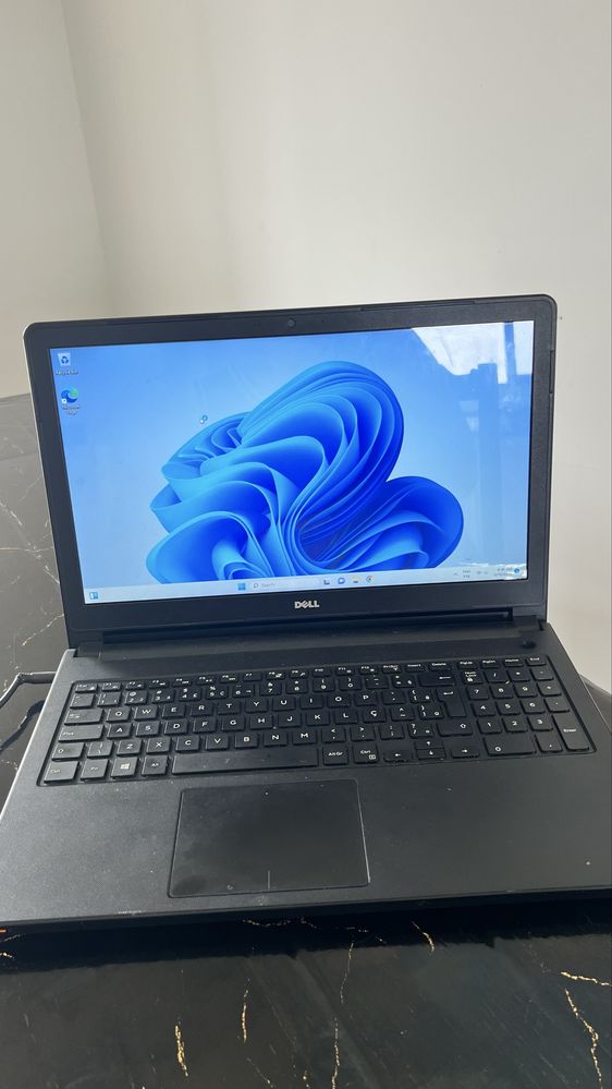 Portatil Dell i3