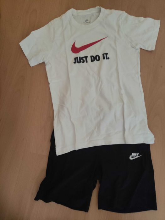 2 Conjuntos 12/14 anos t-shirts + calções (Nike e Champion)