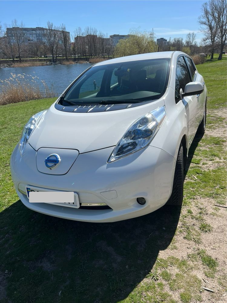 Nissan Leaf 2015 року