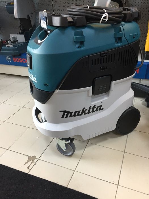 Aspirador 42L 1400W Makita VC4210LX