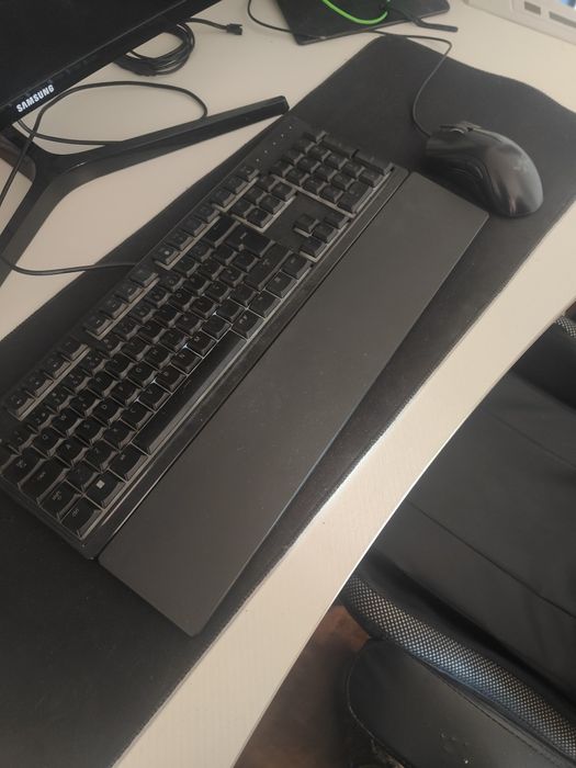 Vendo ou Troco PC Gaming com monitor, teclado e rato