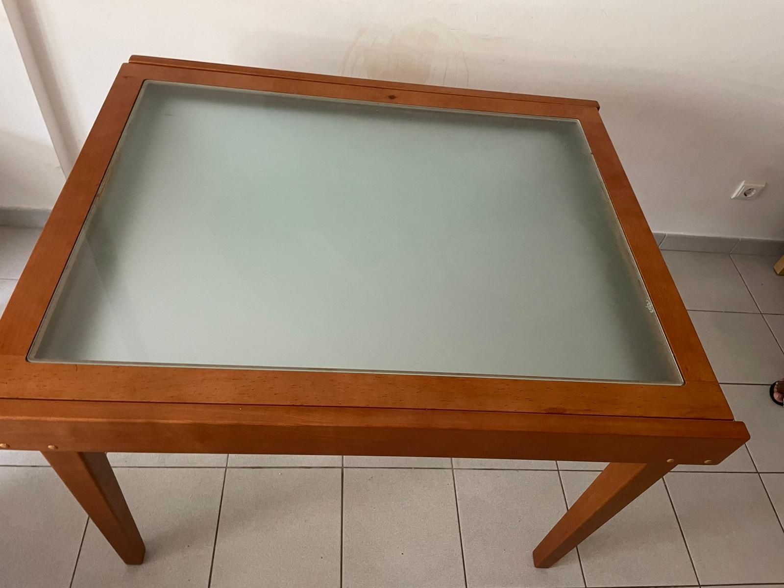 Mesa extensível com quatro cadeiras