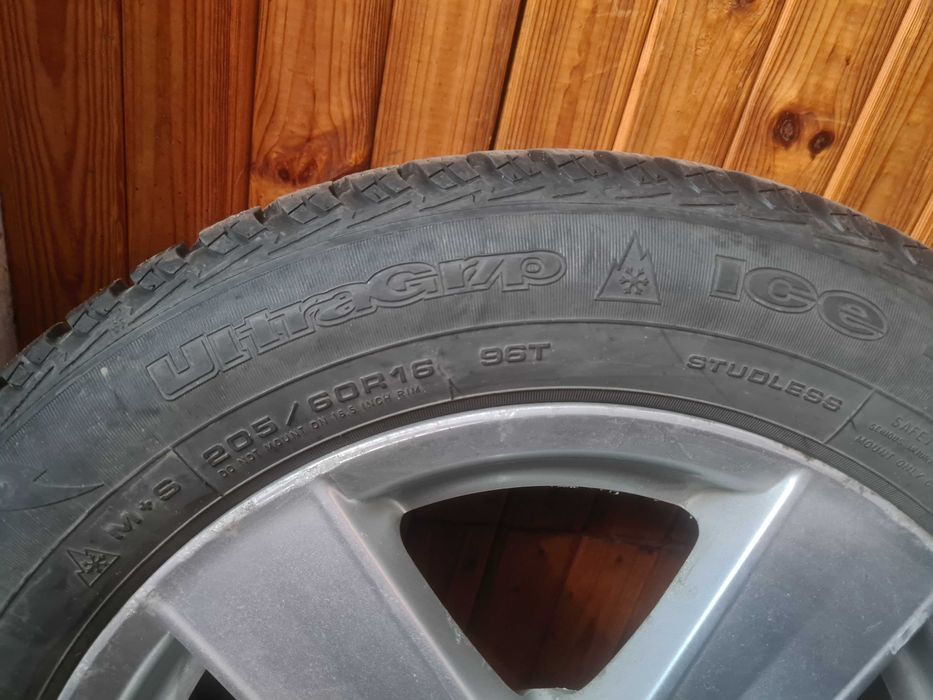 Зимива резина Goodyear б/в