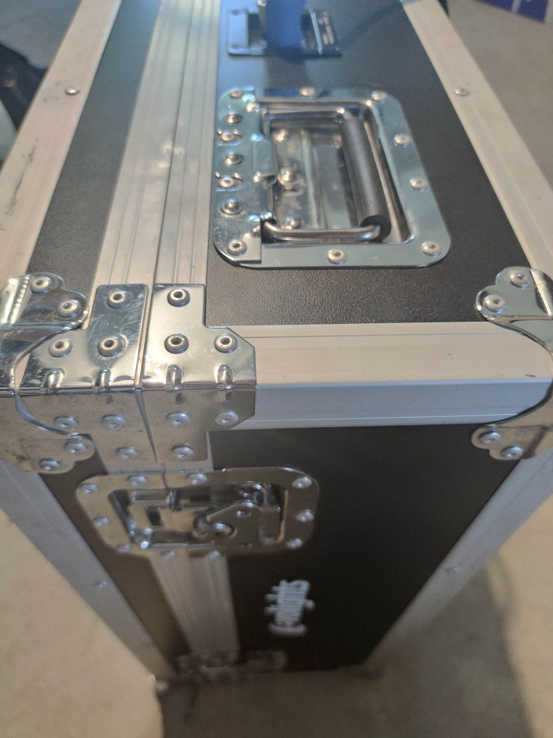 EVOLIGHTS AC PAR 115 RGBW IR 6 sztuk w case  par akumulatorowy