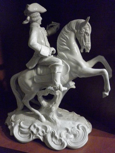 фарфоровая статуэтка "Всадник с горном на коне" Германия Нимфенбург