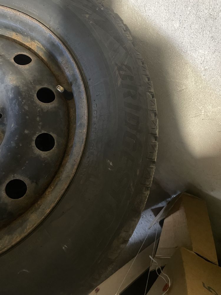 Продам зимові шини 215/65 R16 зима