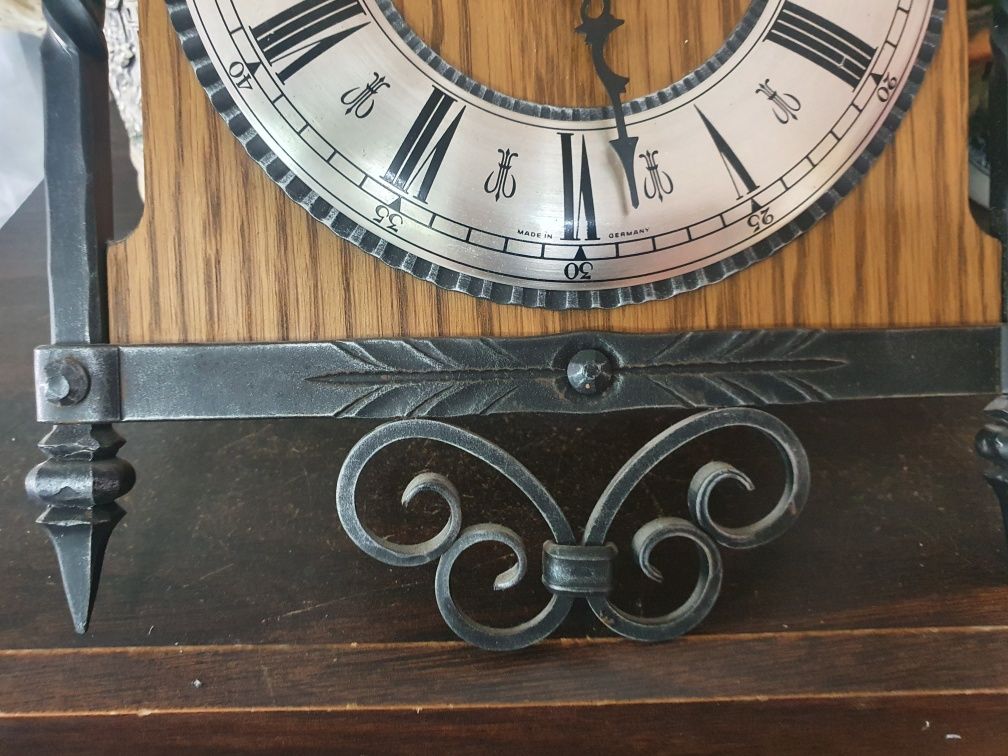 Piękny stary zegar emes