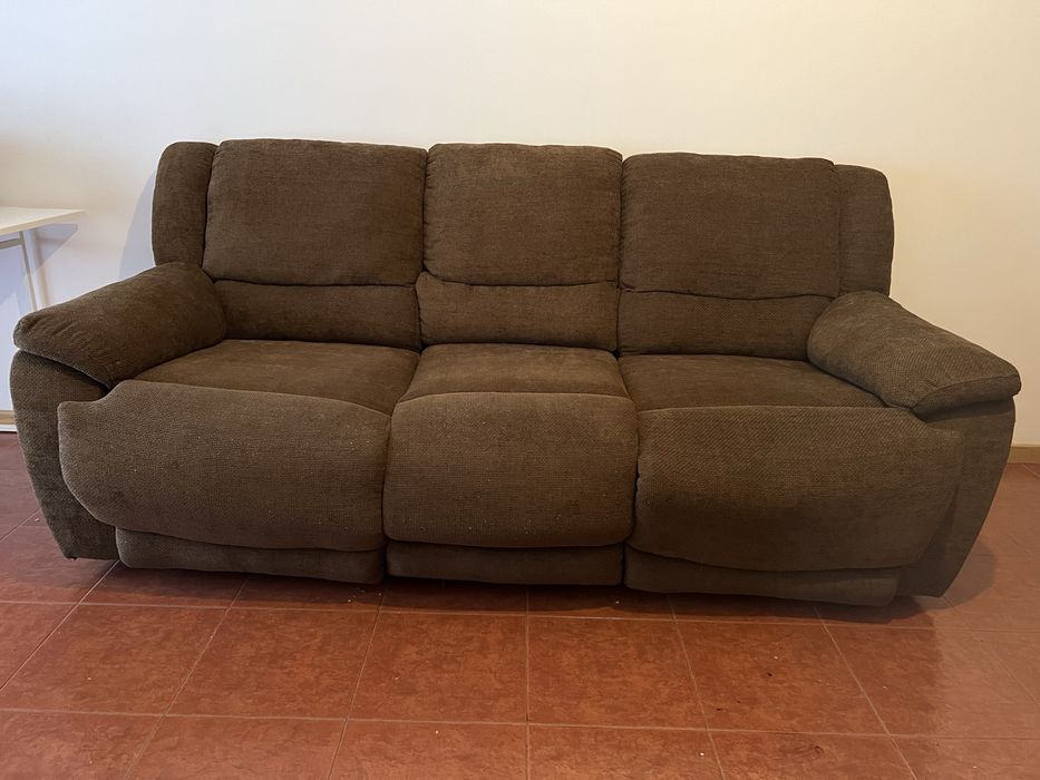Sofá castanho em ótimo estado