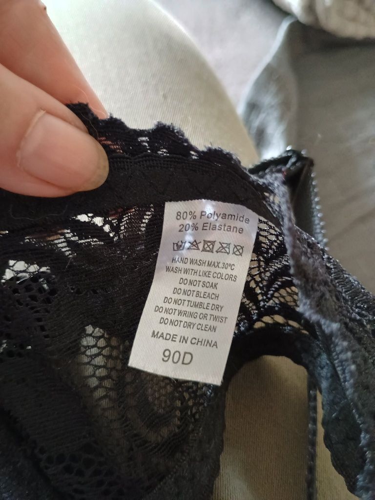 Nowe biustonosze -90 D