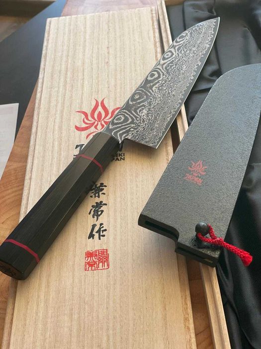 Nóż kuchenny KANETSUNE SEKI Namishibuki SG-2  Santoku 18cm+Saya KC-813