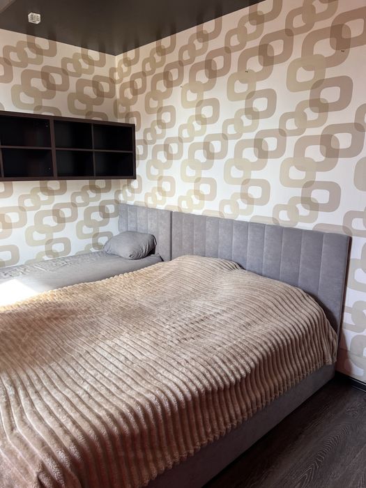 Ліжко двоспальне та ліжко односпальне