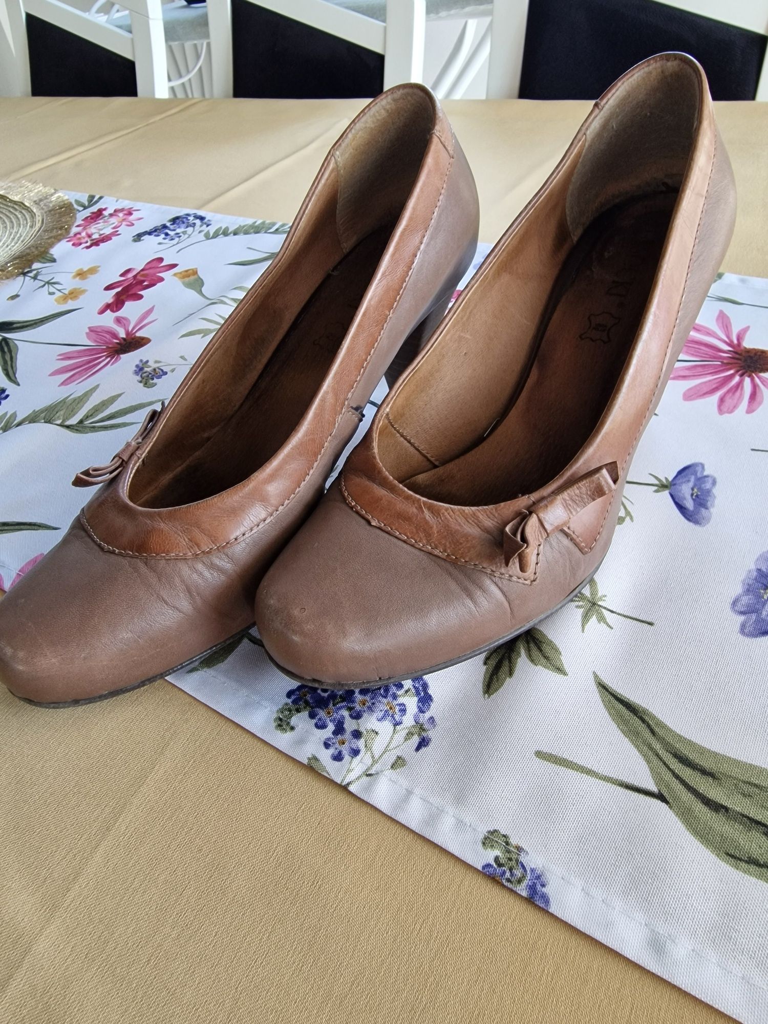 Skórzane botki LASOCKI 40