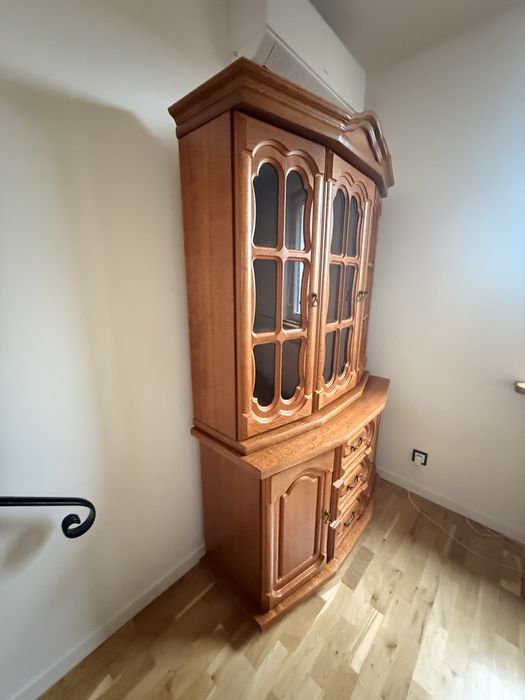 Dębowa dwuczęściowa witryna