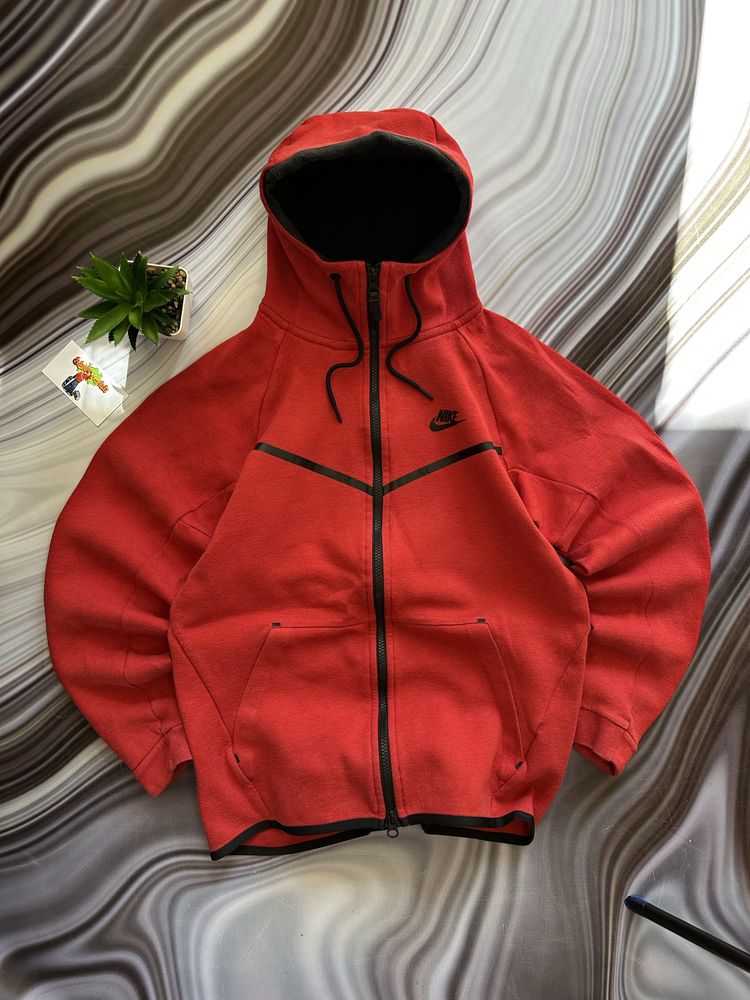 Nike tech fleece S Carhartt style