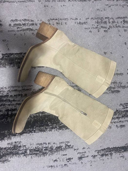 Продам жіночі чобітки