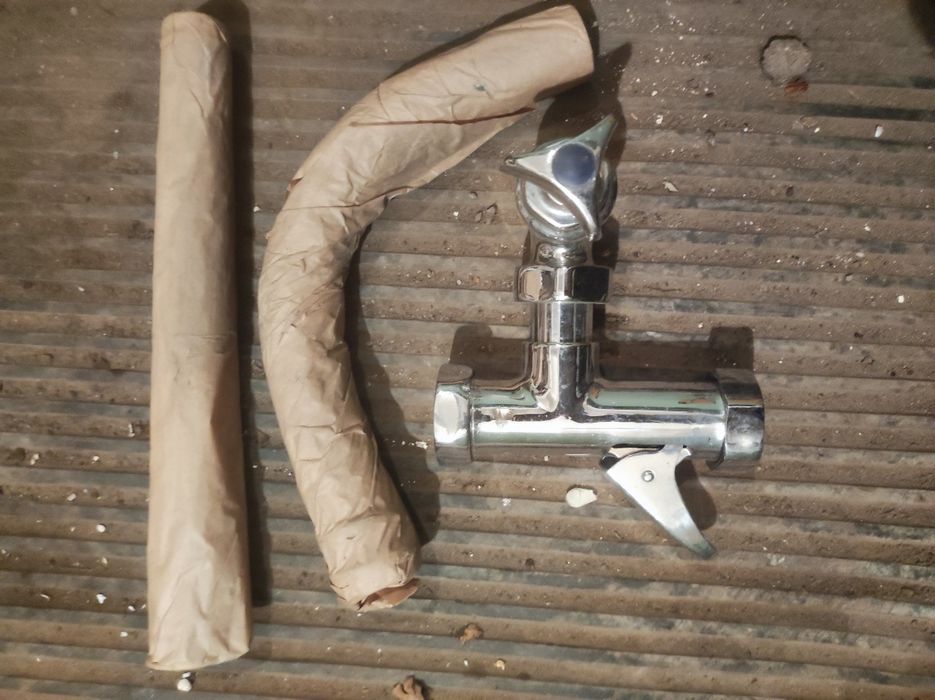 Кран смывной для  писсюара ,чаши Генуя