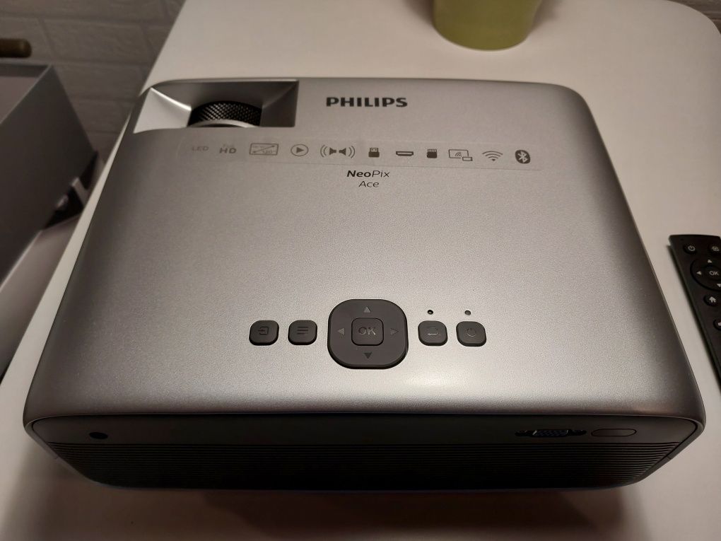 Projektor LED PHILIPS NeoPixAce647 Full HD 120"
