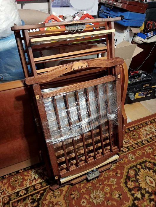 Дерев'яне дитяче ліжко з маятником без матрацу