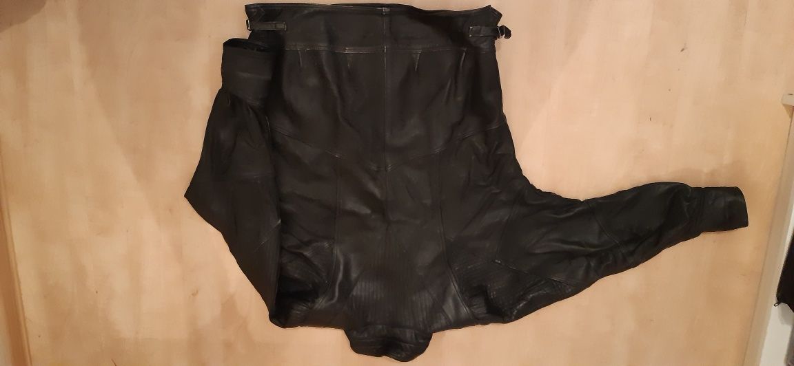 Skórzana czarna kurtka vintage (perełka)