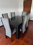 Mesa de jantar e cadeiras
