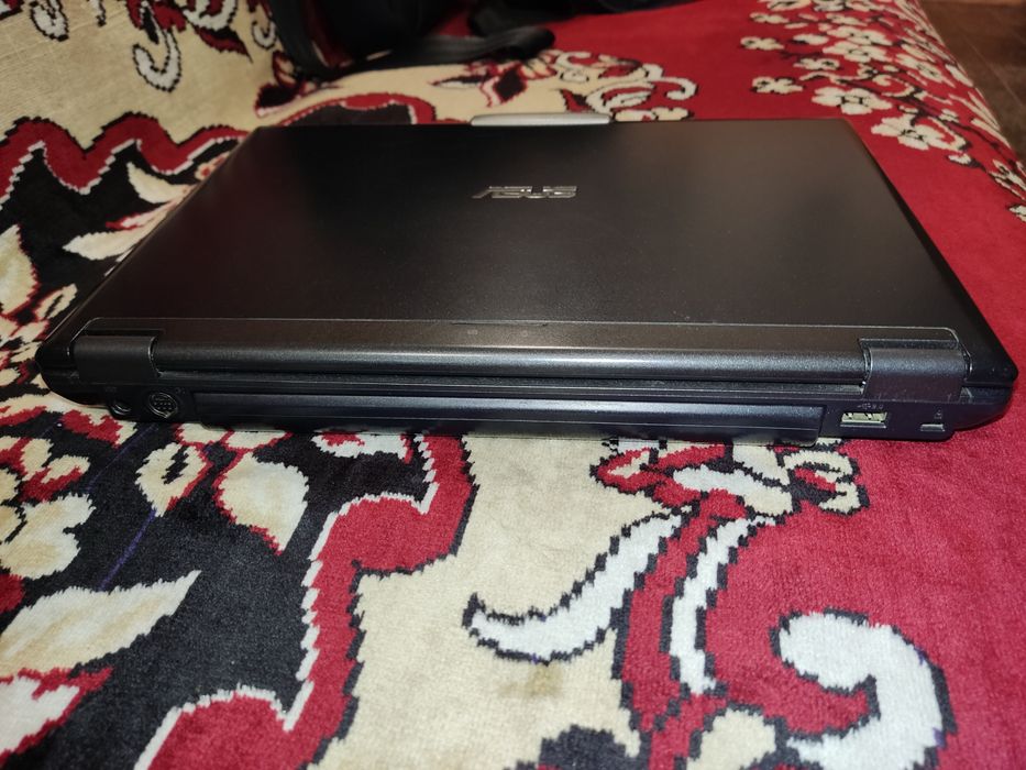 Ноутбук ASUS  W7J