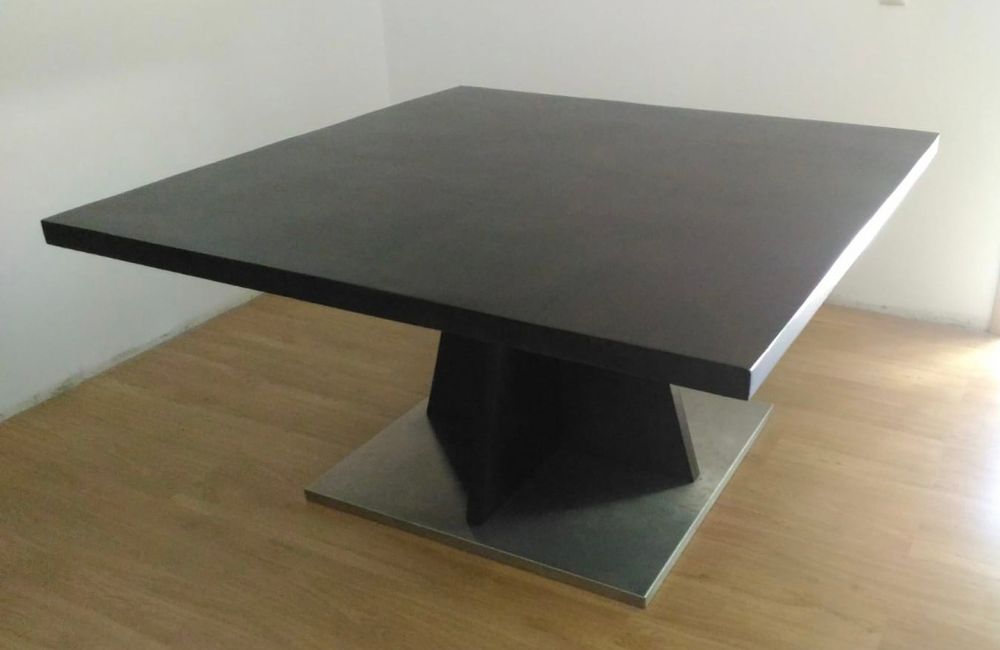 Mesa de madeira exótica