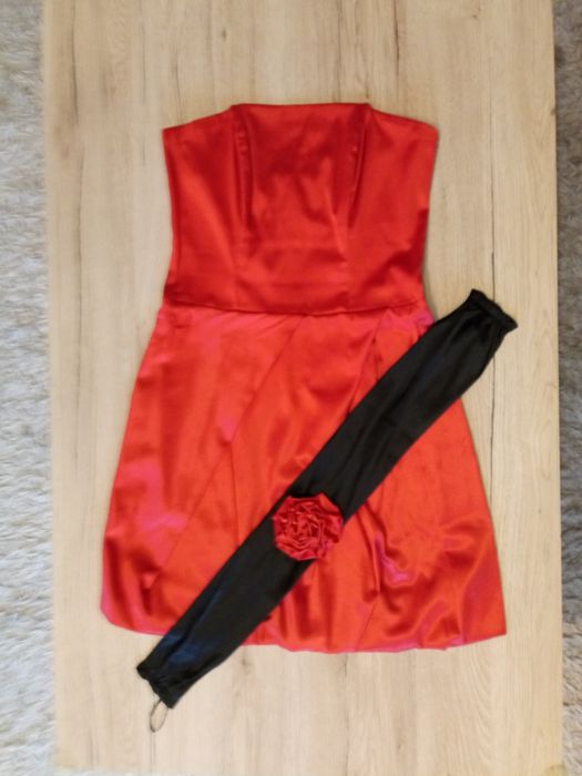 Sukienka czerwona bombka z paskiem