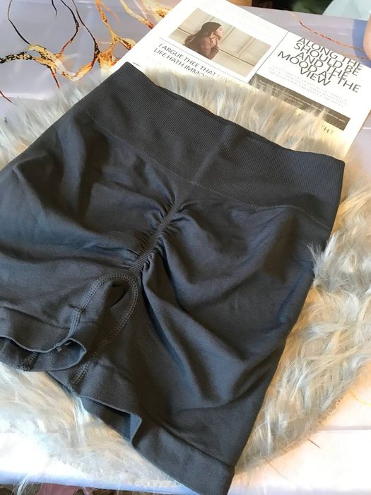 Нові лосінки з ефектом пуш ап шорти пуш ап