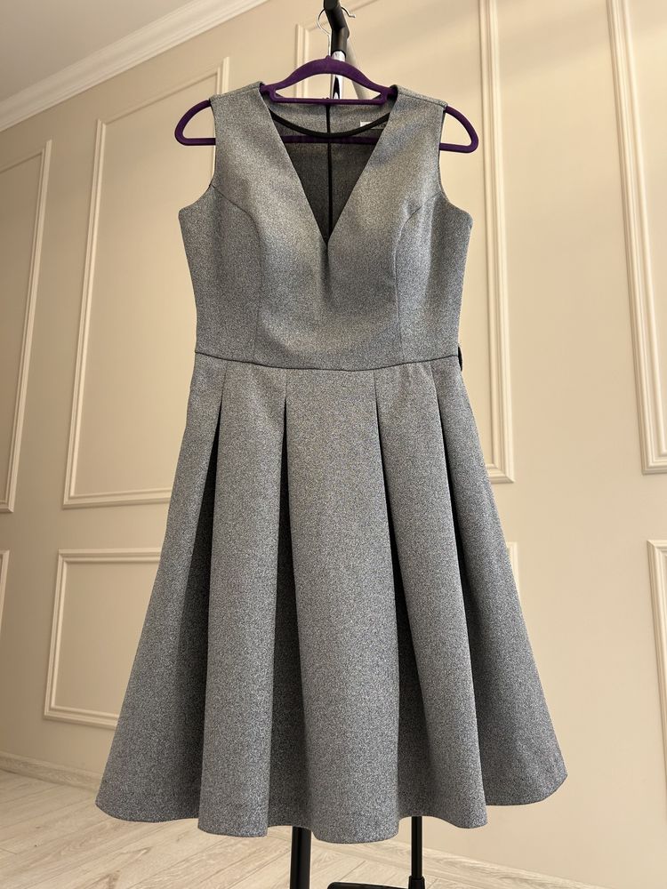 Сукня сірого кольору