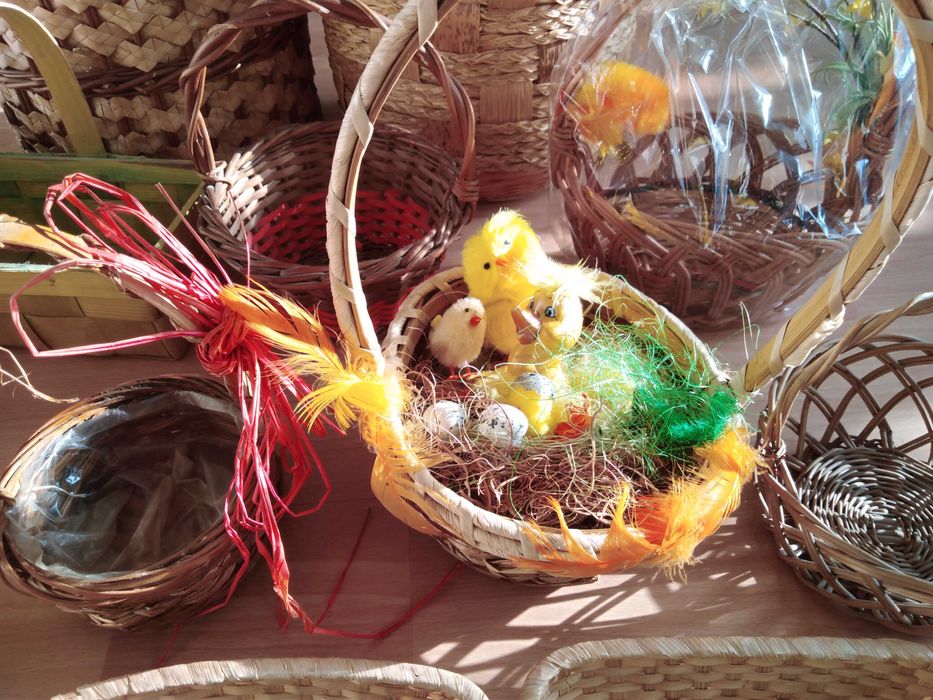 Koszyki wiklinowe i słomkowe