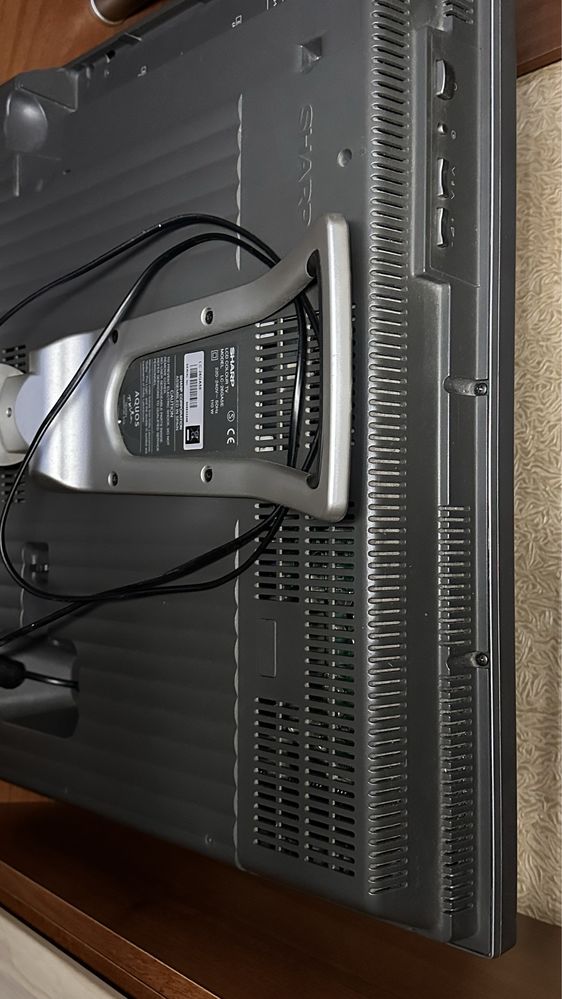 Кольоровий телевізор плоский SHARP LC-26GA5E Все працює, робочий