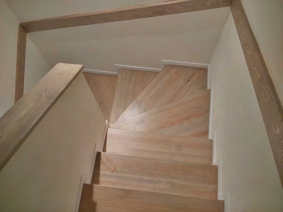 Renowacje schodów drewnianych cyklinowanie
