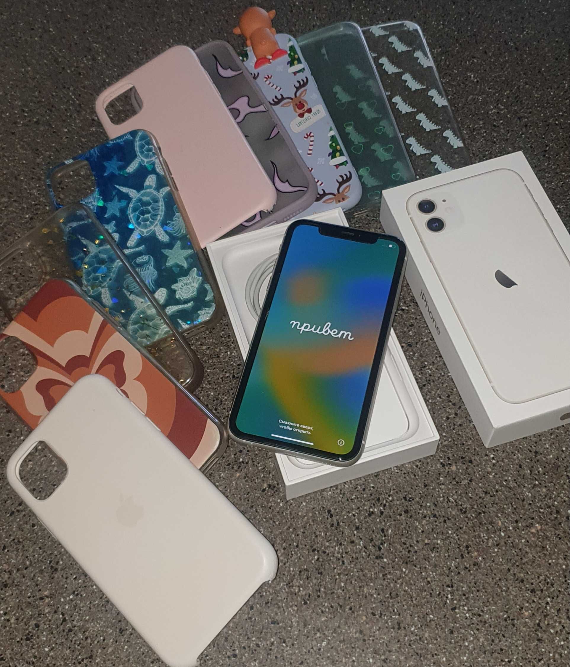 iPhone 11 128 GB biały stan idealny, kompletny, karton, 9x etui