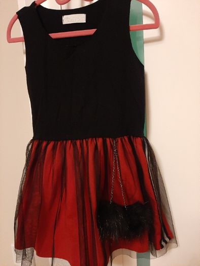 Sukienka Mała Mi czerwono czarna z tiulem i pomponami