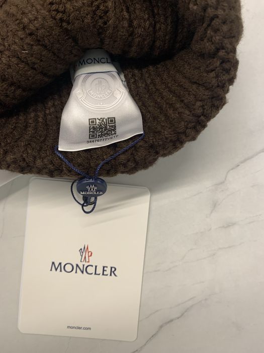 Nowa czapka z metkami