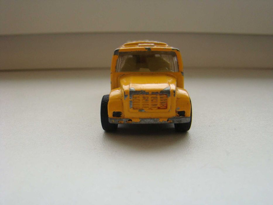 Модель машинки Автобус SCHOOL BUS.