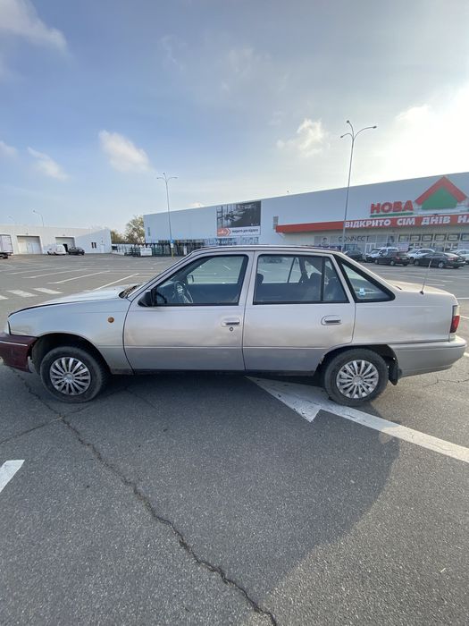 Daewoo Nexia 1.5 отличная техника и кузов, переоформление всего 699$